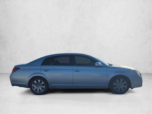 Used 2005 Toyota Avalon XLS FWD image 4