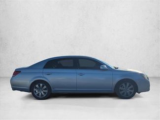 Used 2005 Toyota Avalon XLS FWD video 4