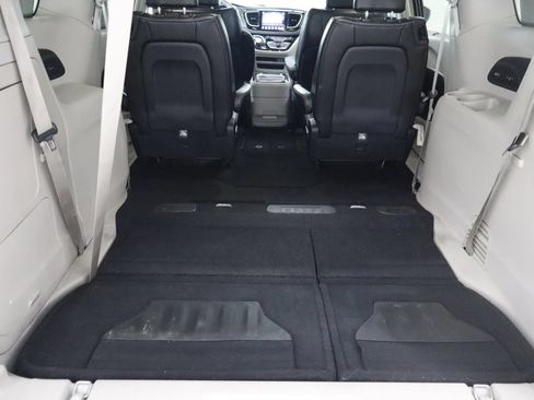 Used 2019 Chrysler Pacifica Limited FWD image 31