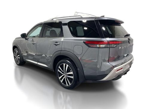 Used 2023 Nissan Pathfinder Platinum AWD/4WD image 2