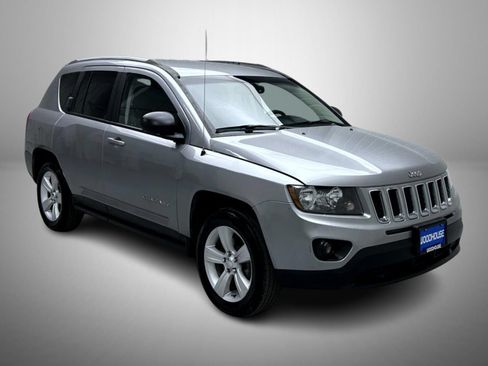 Used 2017 Jeep Compass Sport w/ Power Value Group FWD image 3