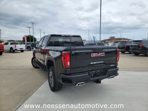 Used 2024 GMC Sierra 1500 AT4 w/ Technology Package AWD/4WD image 5