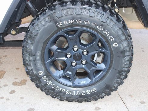 Used 2023 Jeep Gladiator Sport image 27