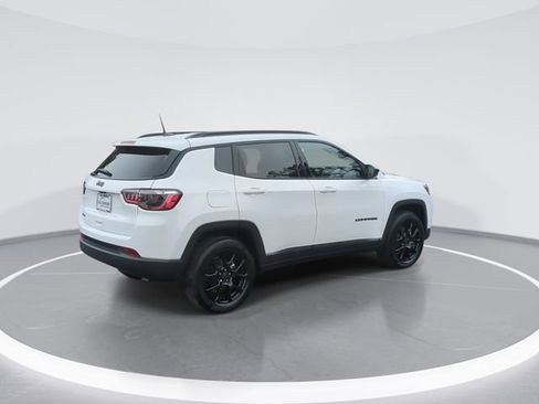 New 2026 Jeep Compass Latitude image 8