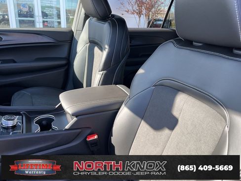 New 2025 Jeep Grand Cherokee L Altitude image 4