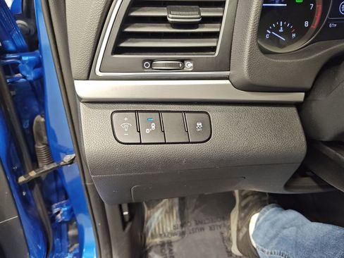 Used 2017 Hyundai Elantra Value Edition image 31
