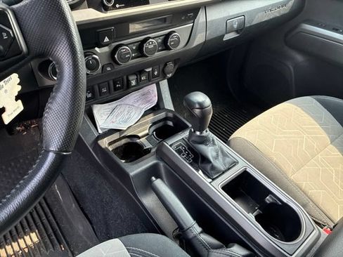 Used 2022 Toyota Tacoma TRD Sport w/ Technology Package AWD/4WD image 13