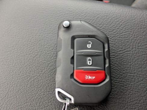 New 2025 Jeep Gladiator Sport image 33