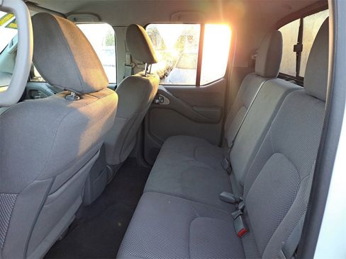 Certified 2021 Nissan Frontier SV image 8