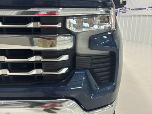 Used 2022 Chevrolet Silverado 1500 LTZ w/ Z71 Off-Road Package AWD/4WD image 11