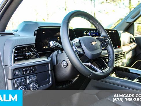 Used 2025 Chevrolet Suburban High Country image 35