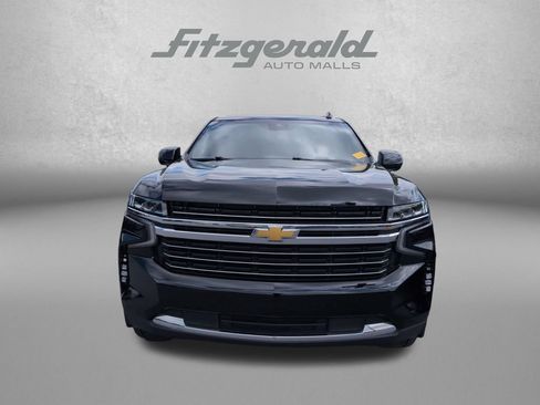 Used 2024 Chevrolet Suburban LT RWD image 2