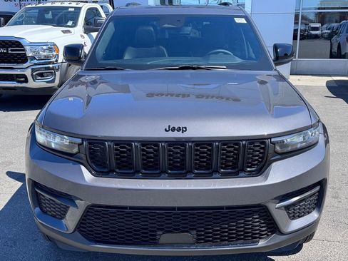Used 2024 Jeep Grand Cherokee Altitude image 2