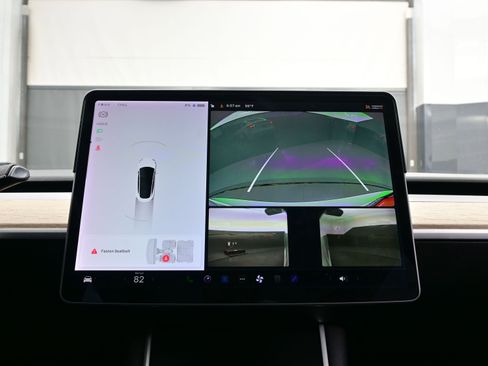 Used 2018 Tesla Model 3 Long Range image 17