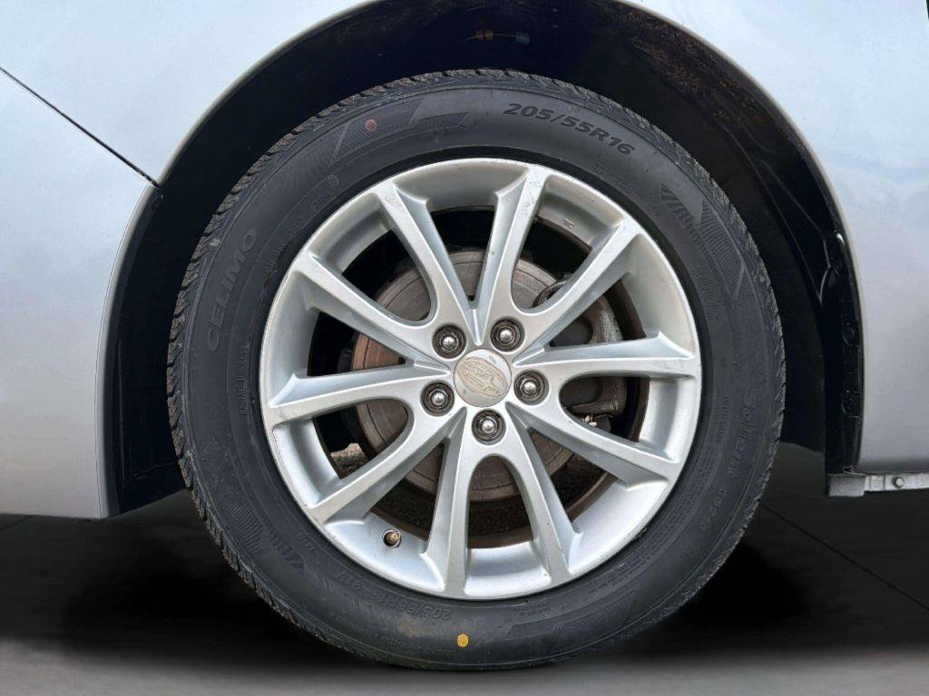 Used 2013 Subaru Impreza 2.0i Premium w/ Popular Pkg 2 AWD/4WD image 25