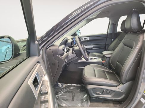 Used 2024 Ford Explorer XLT w/ Equipment Group 202A image 24