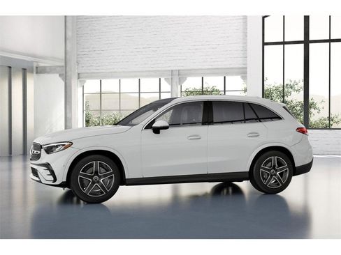 Used 2025 Mercedes-Benz GLC 300 4MATIC image 37
