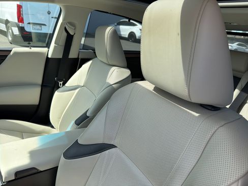 Used 2025 Lexus ES 350 Ultra Luxury w/ Accessory Package (Z2) image 7