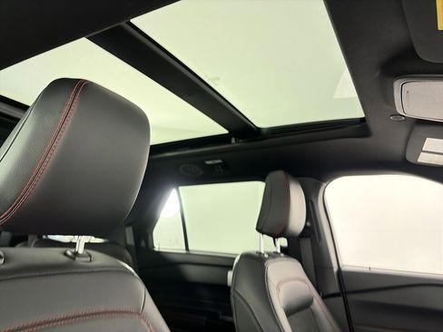 Used 2023 Ford Explorer ST-Line w/ Class IV Trailer Tow Package image 33