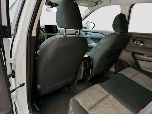 Used 2025 Nissan Rogue SV image 27