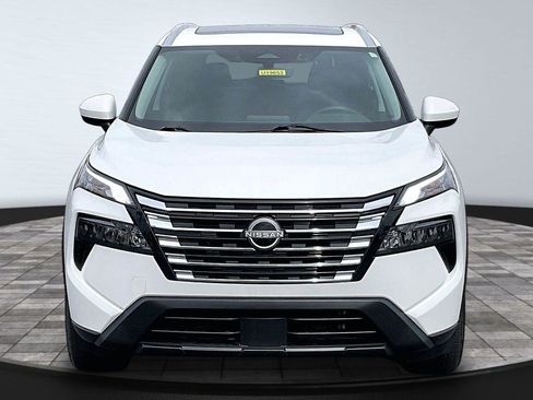 Certified 2024 Nissan Rogue SV w/ SV Premium Package FWD image 4