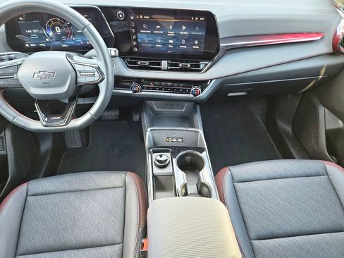 Used 2025 Chevrolet Equinox RS image 11