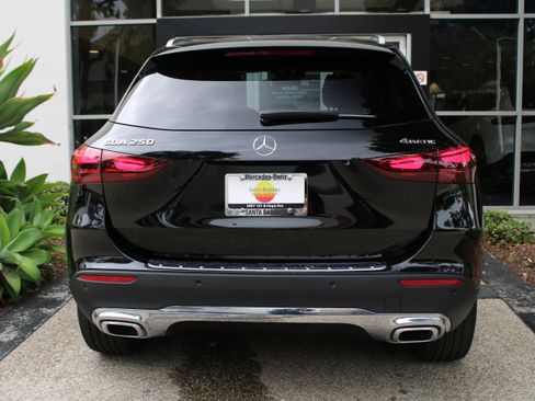 Used 2025 Mercedes-Benz GLA 250 4MATIC image 8
