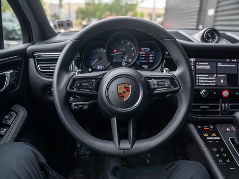 Used 2026 Porsche Macan AWD/4WD image 6