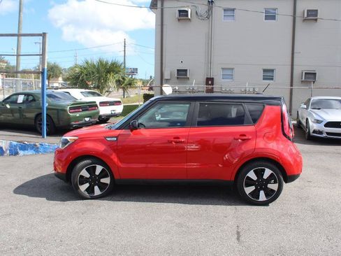 Used 2019 Kia Soul + FWD image 6