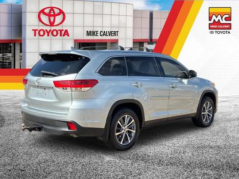 Used 2019 Toyota Highlander XLE AWD/4WD image 5
