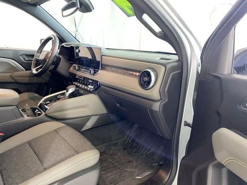 Used 2024 Chevrolet Colorado ZR2 w/ Safety Package image 30