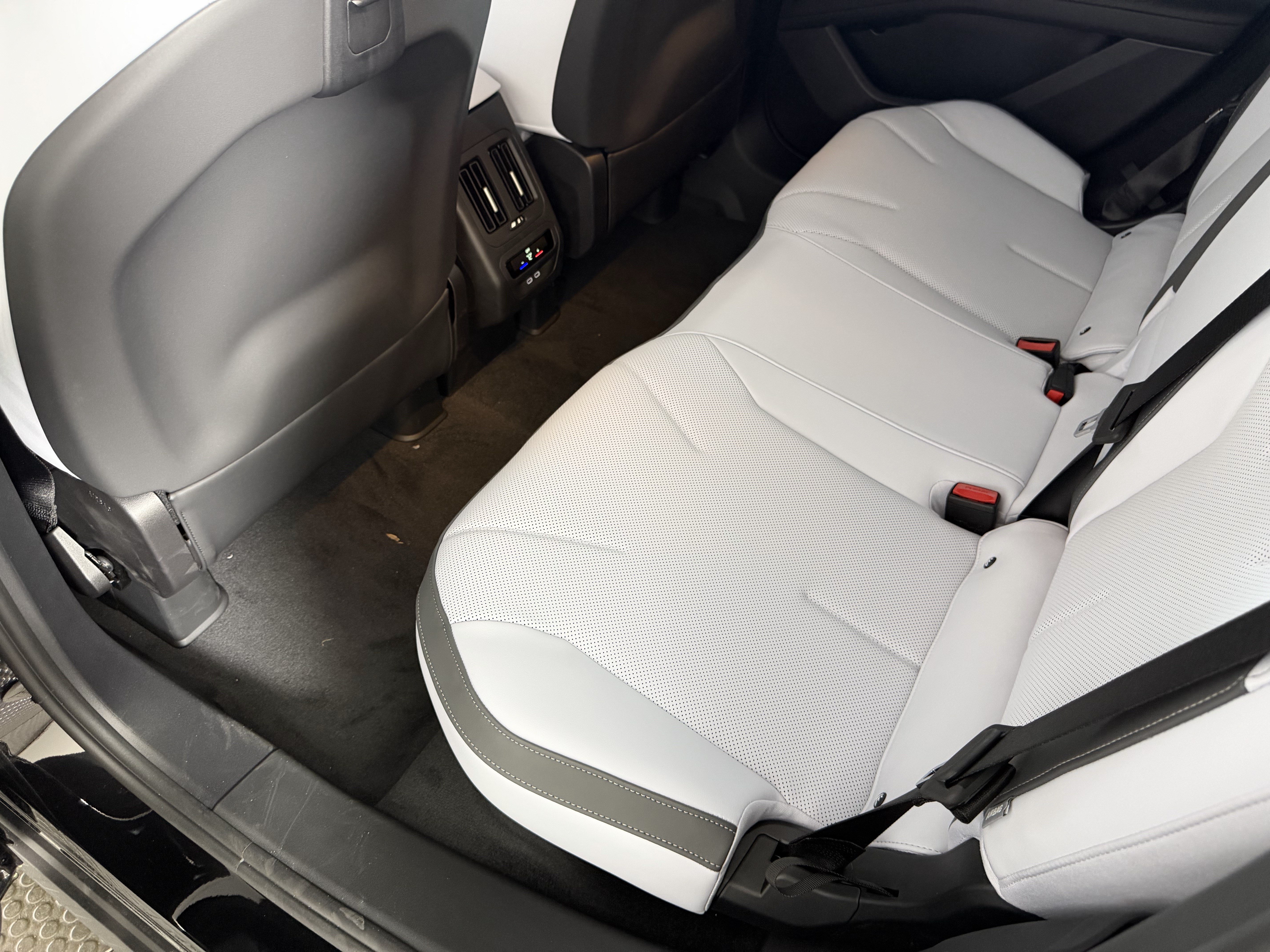 New 2027 BMW iX3 50 xDrive AWD/4WD image 17