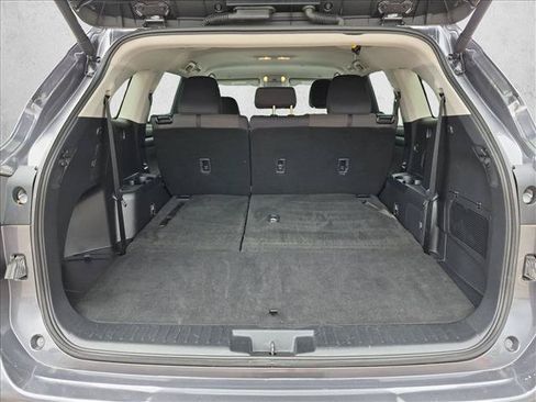 Used 2025 Toyota Highlander LE FWD image 6