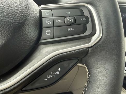 Used 2025 Jeep Wagoneer L Series III image 27