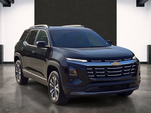 Used 2025 Chevrolet Equinox LT w/ Convenience Package II FWD image 6