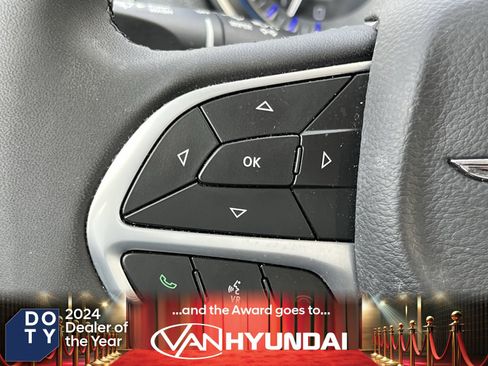 Used 2023 Chrysler 300 Touring w/ Sport Appearance Package image 26