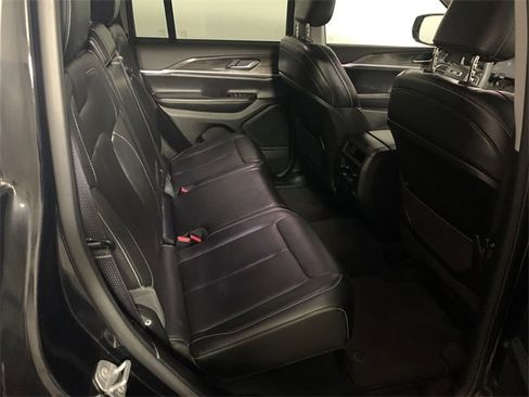 Used 2023 Jeep Grand Cherokee Limited image 26