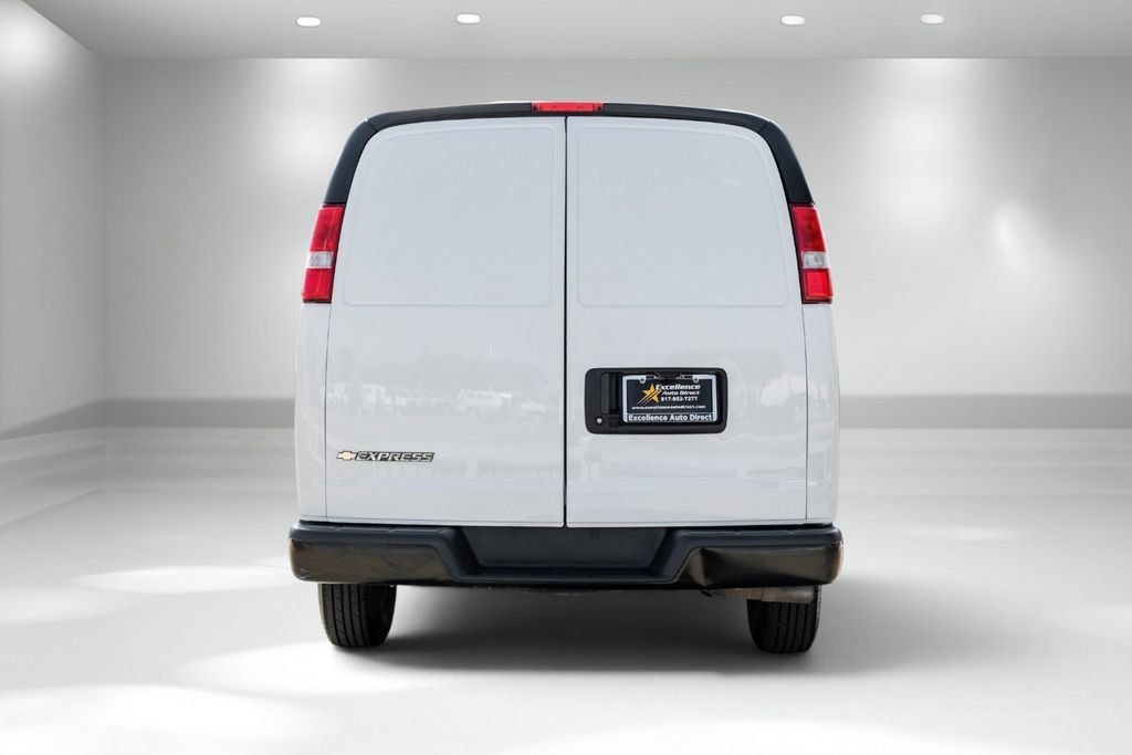 Used 2024 Chevrolet Express 2500 w/ Driver Convenience Package RWD image 7