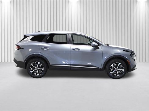 Used 2024 Kia Sportage EX AWD/4WD image 2