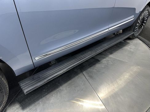 Used 2020 Lincoln Navigator L Black Label w/ Cargo Convenience Package image 9