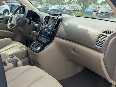 Used 2011 Kia Sedona EX w/ Luxury Pkg FWD image 27