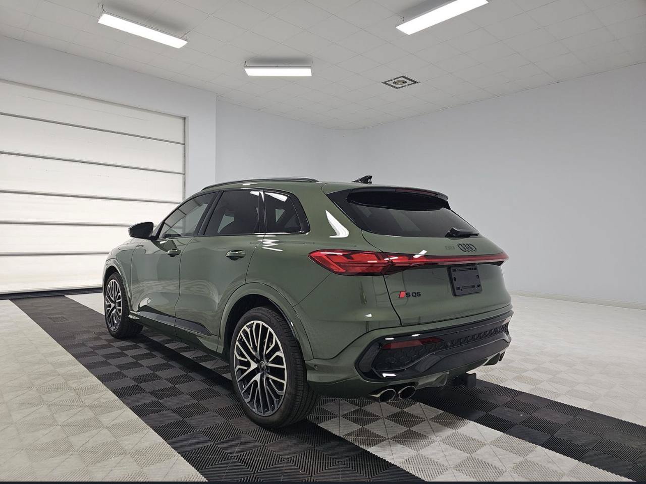 Used 2025 Audi SQ5 Prestige AWD/4WD image 6