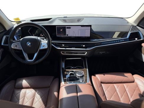 Used 2024 BMW X7 xDrive40i w/ Premium Package image 19