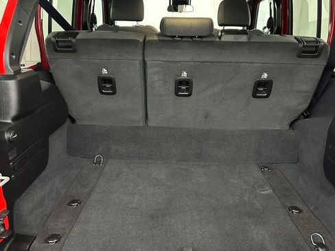 Used 2024 Jeep Wrangler Unlimited AWD/4WD image 30