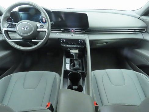 Used 2023 Hyundai Elantra SEL w/ Convenience Package image 13