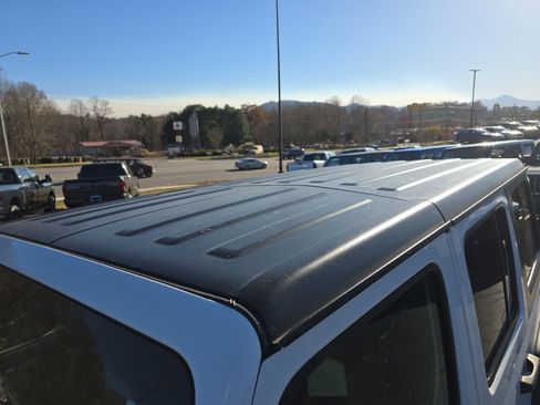 Used 2024 Jeep Wrangler Sport S image 11