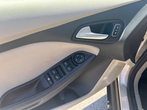 Used 2018 Ford Focus SE FWD image 12