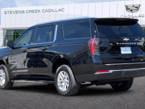 Used 2025 Chevrolet Suburban LT RWD image 5