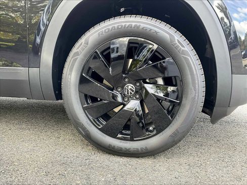 New 2026 Volkswagen Atlas SE image 8