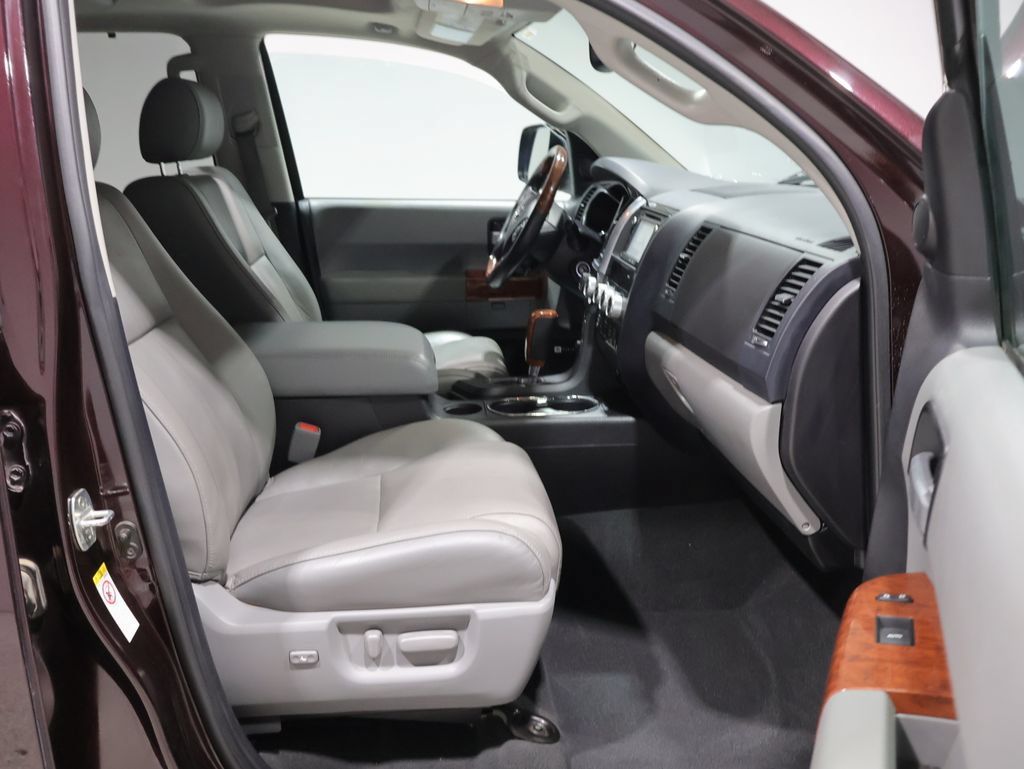 Used 2019 Toyota Sequoia Platinum AWD/4WD image 21